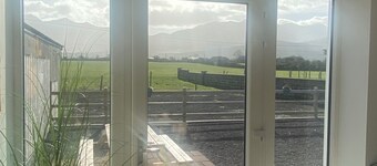 Hayfield View Charming 2-bedroom cottage in beautiful Beaufort, Killarney, WIFI