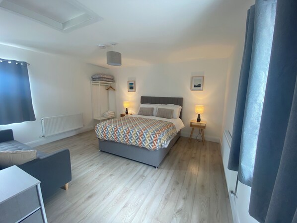 2 bedrooms, iron/ironing board, WiFi, bed sheets - Hayfield View Charming 2-bedroom cottage in beautiful Beaufort, Killarney, WIFI (Killarney)