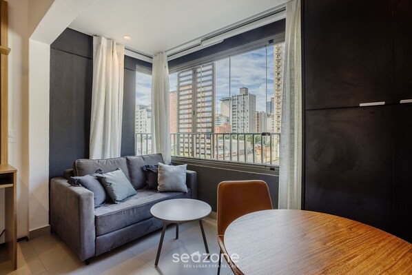 Basic Apartment | Living area