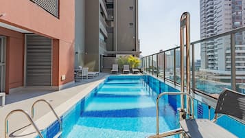 Hồ bơi ngoài trời