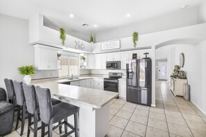 Fridge, microwave, stovetop, dishwasher