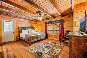 Iron/ironing board, free WiFi, bed sheets - 8 acres • HotTub • free Dollywood tkt • pool table (Gatlinburg)