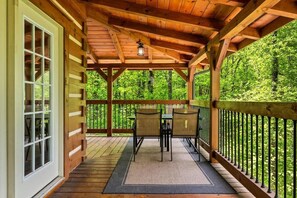 Outdoor dining - 8 acres • HotTub • free Dollywood tkt • pool table (Gatlinburg)