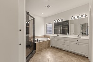 獨棟房屋, 4 間臥室, 庭院, 泳池景觀 | 浴室