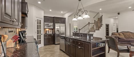 House, 4 Bedrooms, Patio, Pool View | Living room