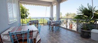 Deluxe Triple Room – Cozy & Quiet Stay Near Dhermi Beach | Free Parking Included
