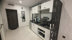 Family Suite, City View | Private kitchenette