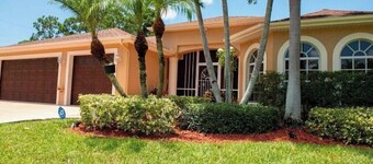 Charming 3-bedroom house with WiFi and AC in serene Port St. Lucie
