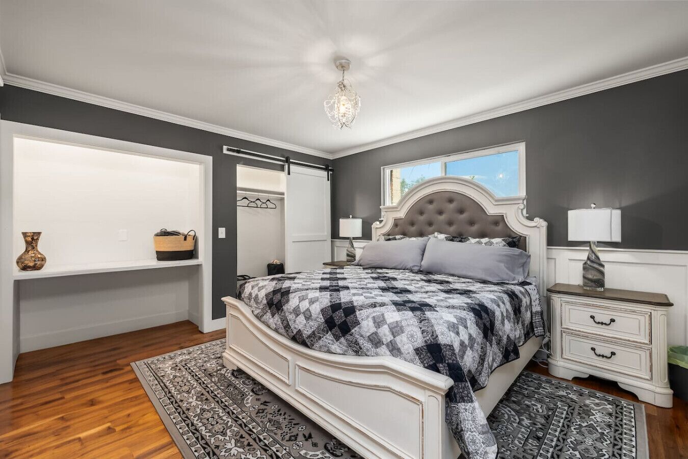 5 bedrooms, desk, iron/ironing board, free WiFi