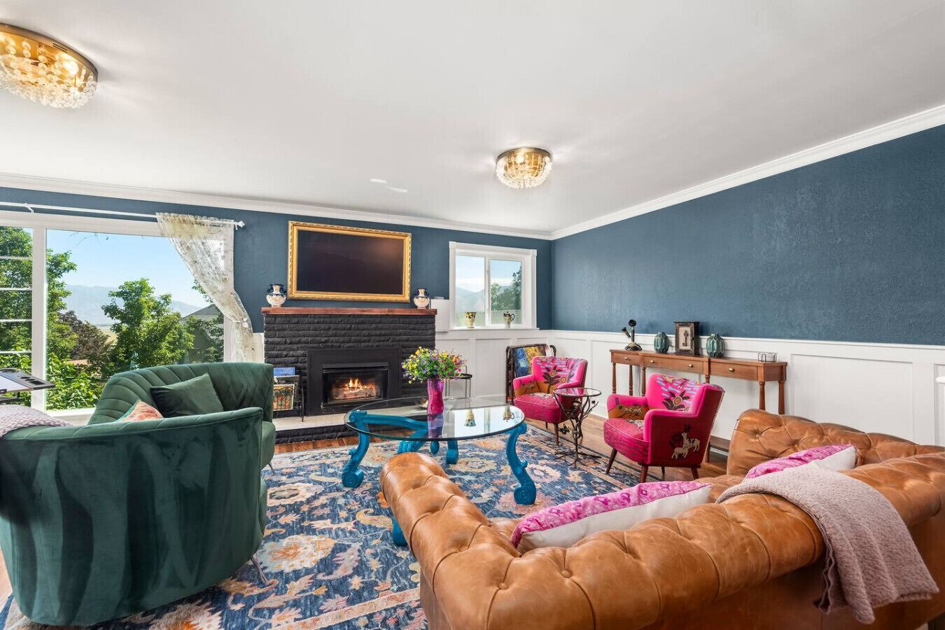 Smart TV, fireplace