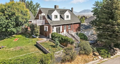 Boutique Estate - Hot Tub | Firepit | Fam Fun