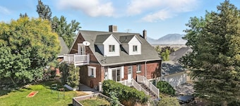 Boutique Estate - Hot Tub | Firepit | Fam Fun