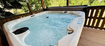 Boutique Estate - Hot Tub | Firepit | Fam Fun