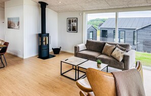 Smart-TV, Kamin, Tischtennisplatte