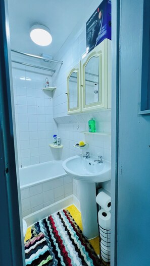 Hair dryer, bidet, towels, soap - Cosy Studio Central London Kings Cross (London)