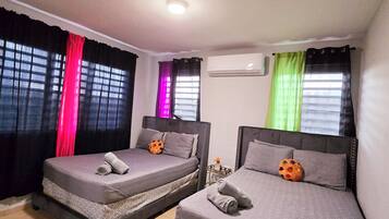 4 bedrooms, iron/ironing board, WiFi, bed sheets