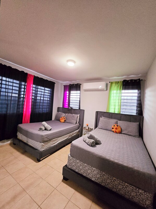 4 bedrooms, iron/ironing board, WiFi, bed sheets