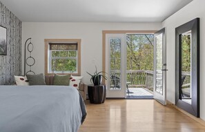 4 室のベッドルーム、デスク、アイロン / アイロン台、WiFi