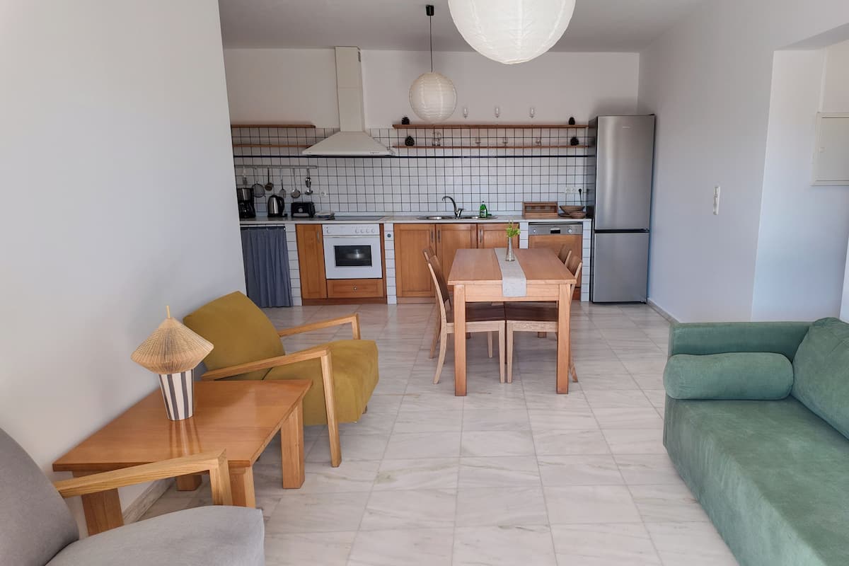 Apartment, 2 Bedrooms, Garden View | Living area