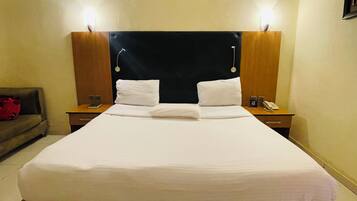 Habitació individual estàndard, balcó, vistes a la piscina | Escriptori, espai de treball apte per a portàtils i wifi gratuïta