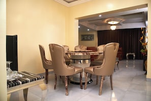 Presidential Triple Room, Balcony, Hill View | In-room dining - Royalbirds Hotel & Towers (Akure)