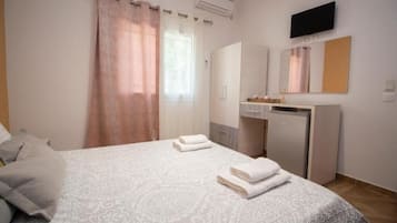 1 habitación, tabla de planchar con plancha, wifi y ropa de cama