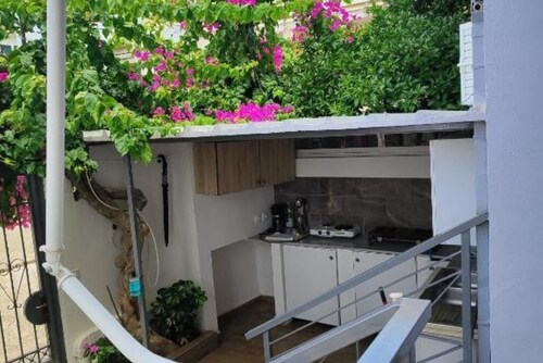 Deluxe Double Room – Clean & Relaxing Stay Near Beach + Free Parking