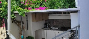 Deluxe Double Room – Clean & Relaxing Stay Near Beach + Free Parking