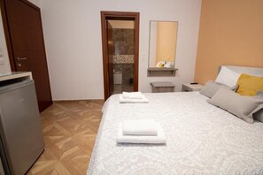 Ferros/tábuas de passar roupa, Wi-Fi, roupa de cama