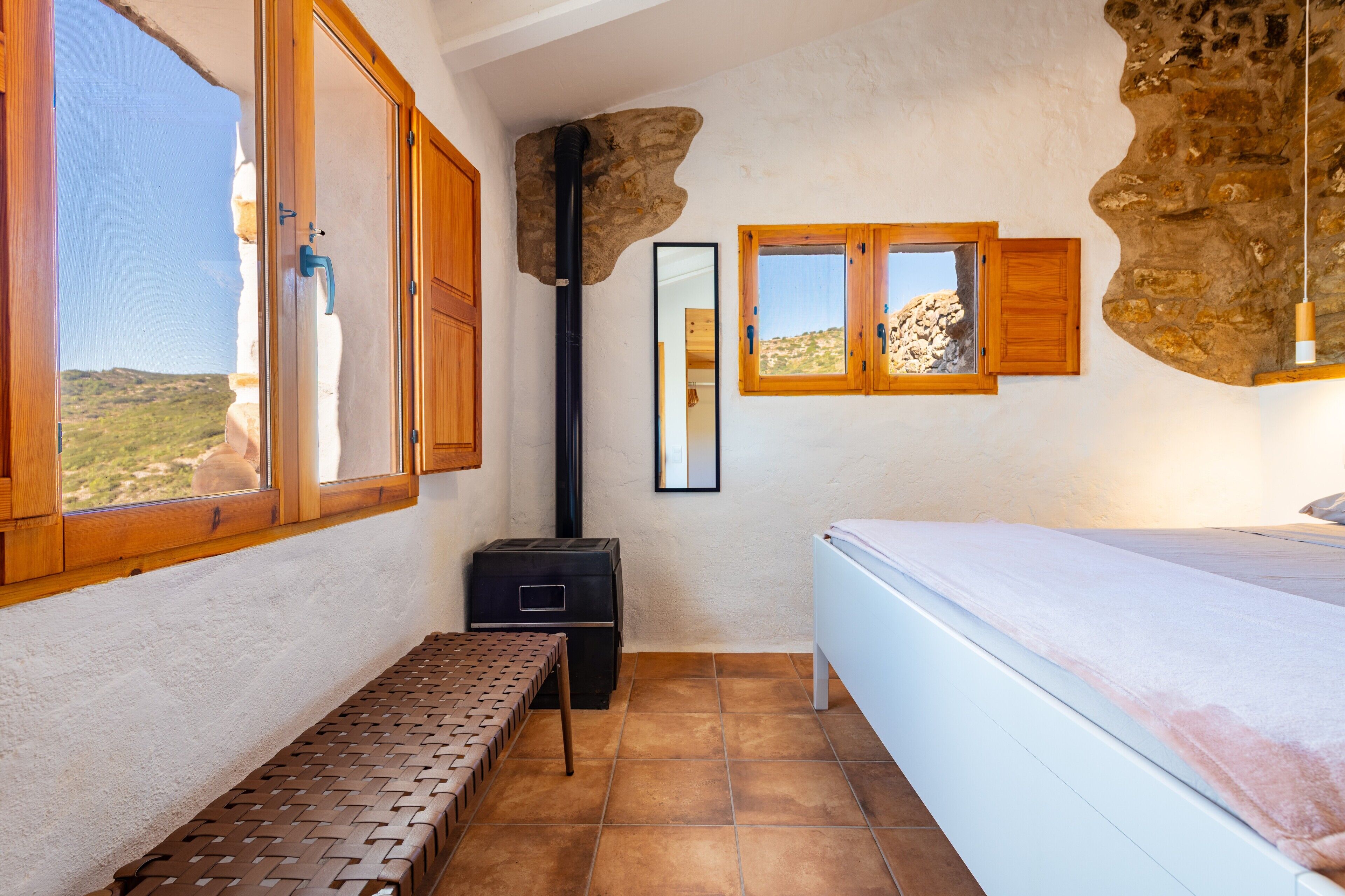 1 habitación, tabla de planchar con plancha, wifi y ropa de cama 