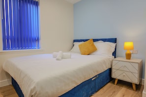 Apartment, 2 Bedrooms | Soundproofing, iron/ironing board, free WiFi - Beauchamp House by Covstays (Coventry)
