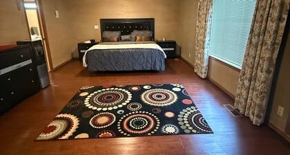 Elegant Peaceful Lakefront house in pleasant Marianna with WiFi, AC