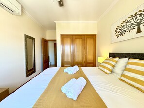 2 chambres, fer et planche à repasser, Wi-Fi gratuit, draps fournis