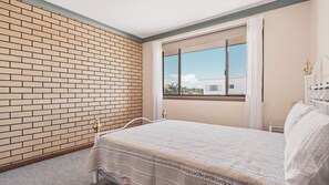 3 bedrooms, Internet