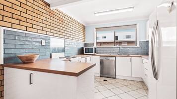 Frigorífic, forn, placa de cuina i rentaplats