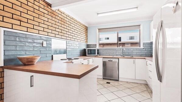 Fridge, oven, stovetop, dishwasher