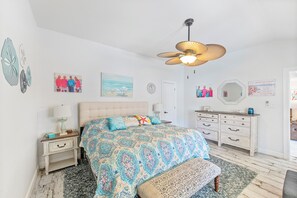 3 bedrooms, iron/ironing board, free WiFi, bed sheets - Nestled in downtown Port Aransas and just minutes from the beach (Port Aransas)