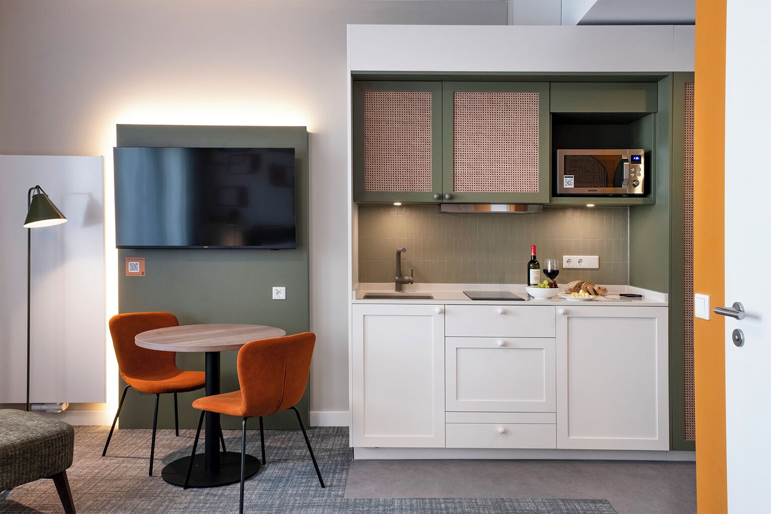 Comfort Studio | Private kitchen | Fridge, microwave