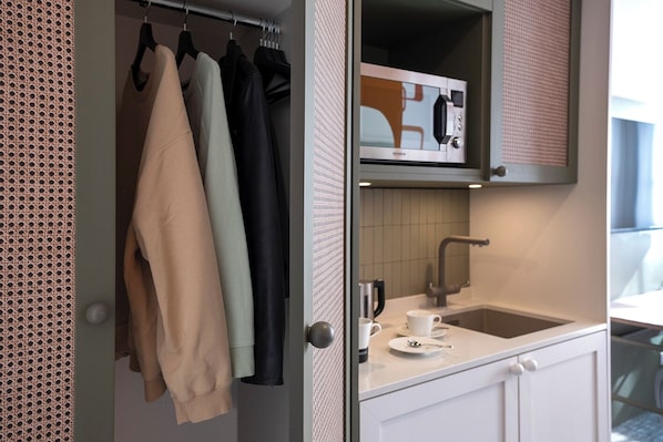 Basic Double Room | Private kitchen | Fridge