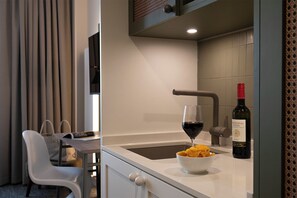 Phòng đôi cơ bản | Bếp riêng | Tủ lạnh, lò vi sóng 