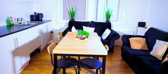 Spacious Double Room with Ensuite Bathroom in Prime Location