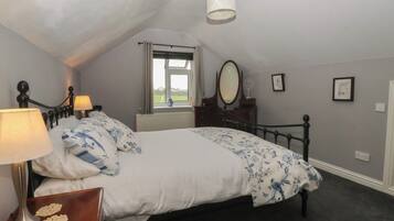 Cottage | 1 bedroom, individually decorated, individually furnished, free WiFi