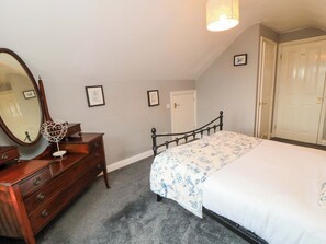 1 Schlafzimmer, individuell dekoriert, individuell eingerichtet