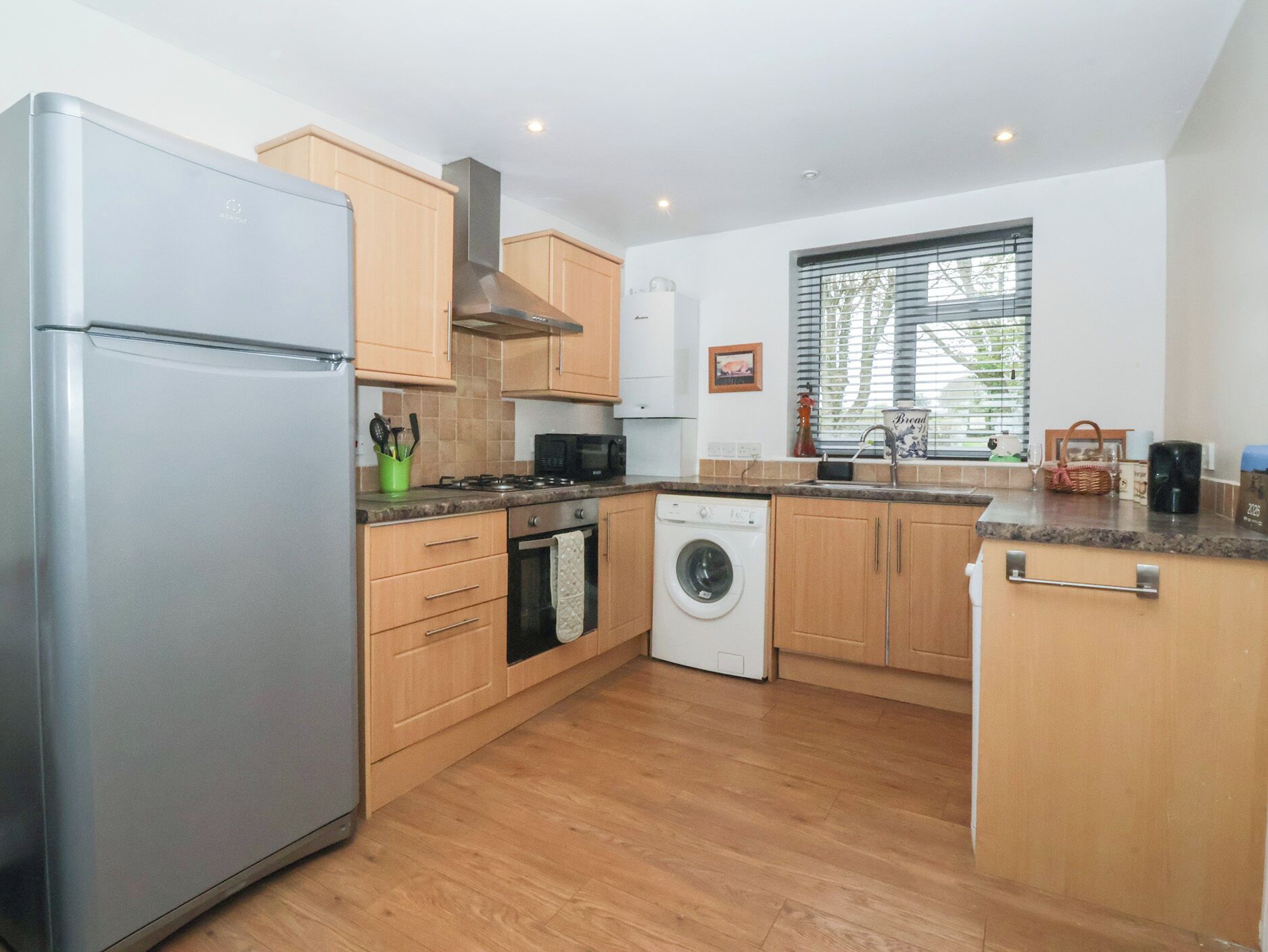 Cottage | Private kitchen | Dishwasher, cookware/dishes/utensils