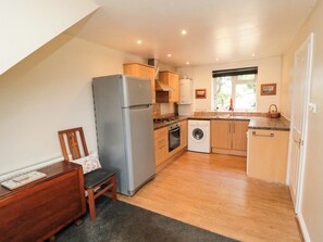 Dishwasher, cookware/dishes/utensils