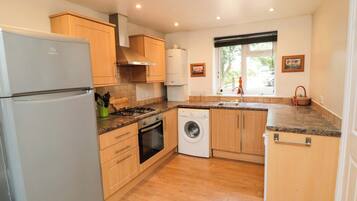 Opvaskemaskine, køkkentøj/tallerkener/redskaber