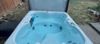 *Just Listed* Alpine Retreat with A/C and hot Tub!