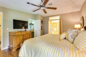 House (2 Bedrooms) | Interior - Home w/ Lanai: 10 Mi to Beach & Old Naples! (Naples)