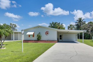 House (2 Bedrooms) | Interior - Home w/ Lanai: 10 Mi to Beach & Old Naples! (Naples)