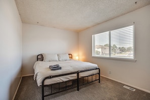 Apartment (2 Bedrooms) | Interior - Explore Red Rocks & Green Mtn: Townhome w/ Pool! (Lakewood)